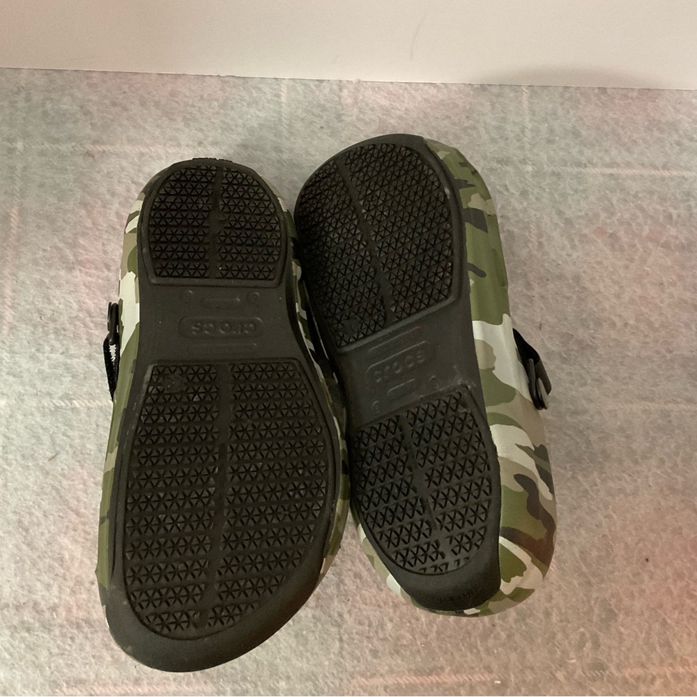 Crocs Camo Print Men’s 6M - Picture 7 of 8